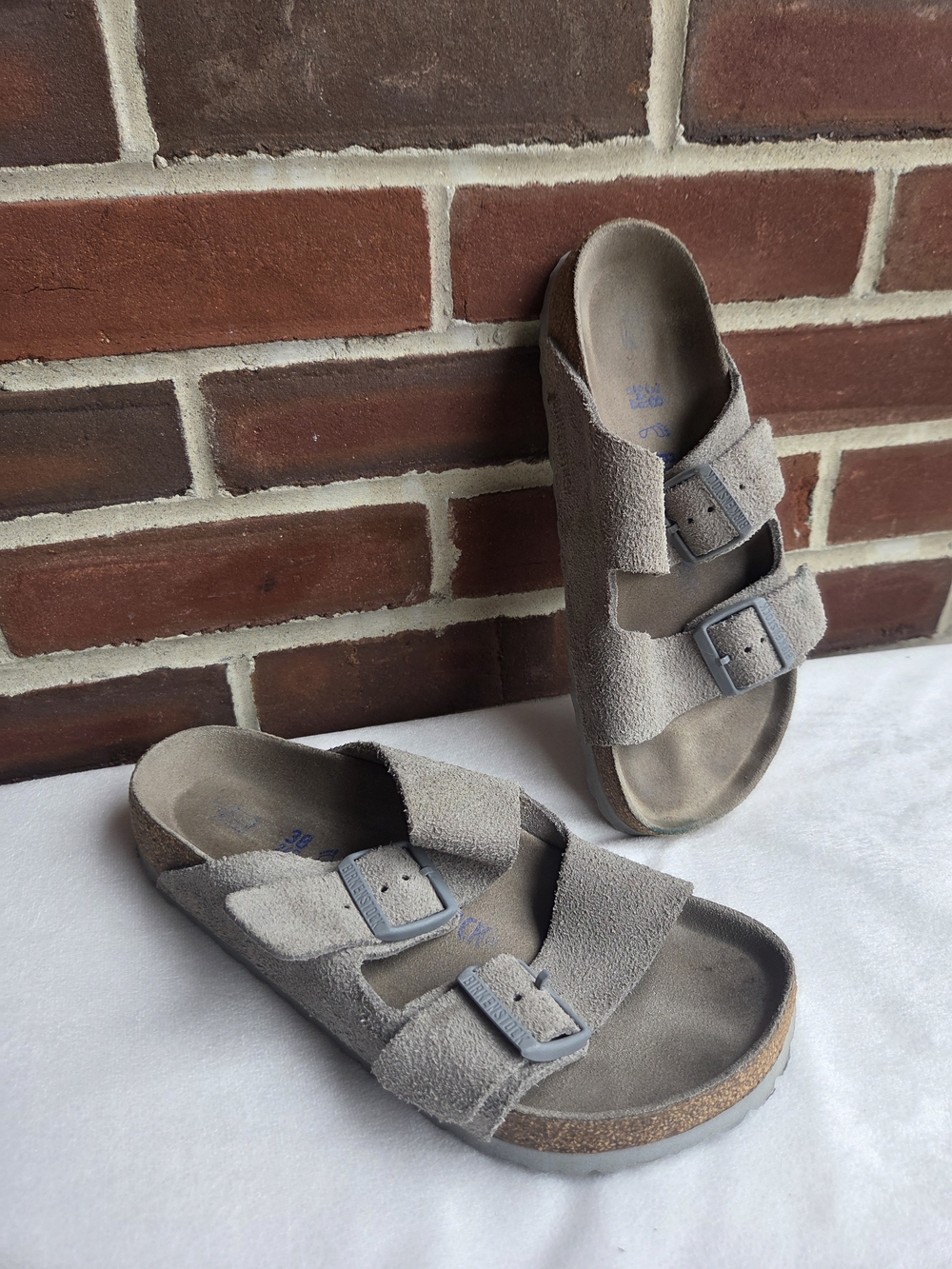 BIRKENSTOCK Arizona Suede Gray Taupe Sandals Women’s US 7 EU 38 Regular